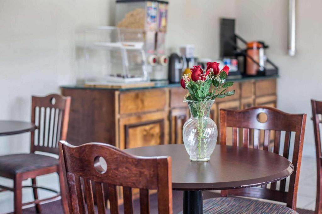 Rodeway Inn Marietta Εξωτερικό φωτογραφία