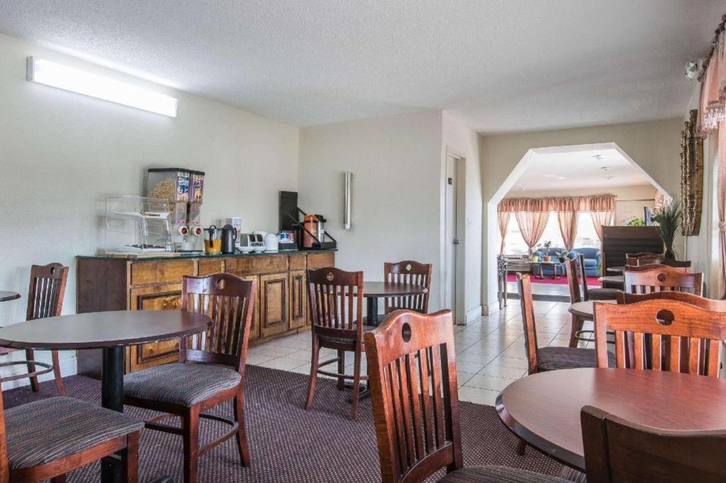 Rodeway Inn Marietta Εξωτερικό φωτογραφία